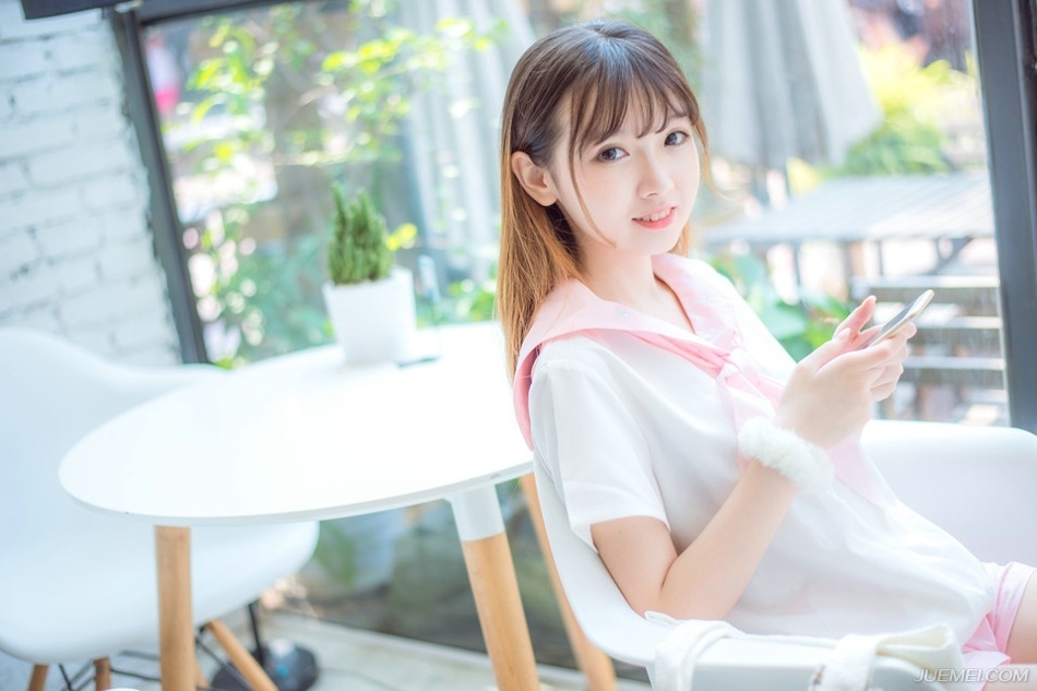幸福是可以通过学习来获得的，尽管它不是我们的母语。——韩寒
